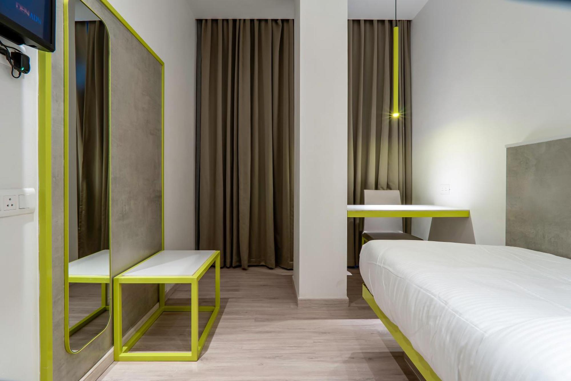 Hotel Le Roi Express Karol Bagh Delhi  Exterior photo