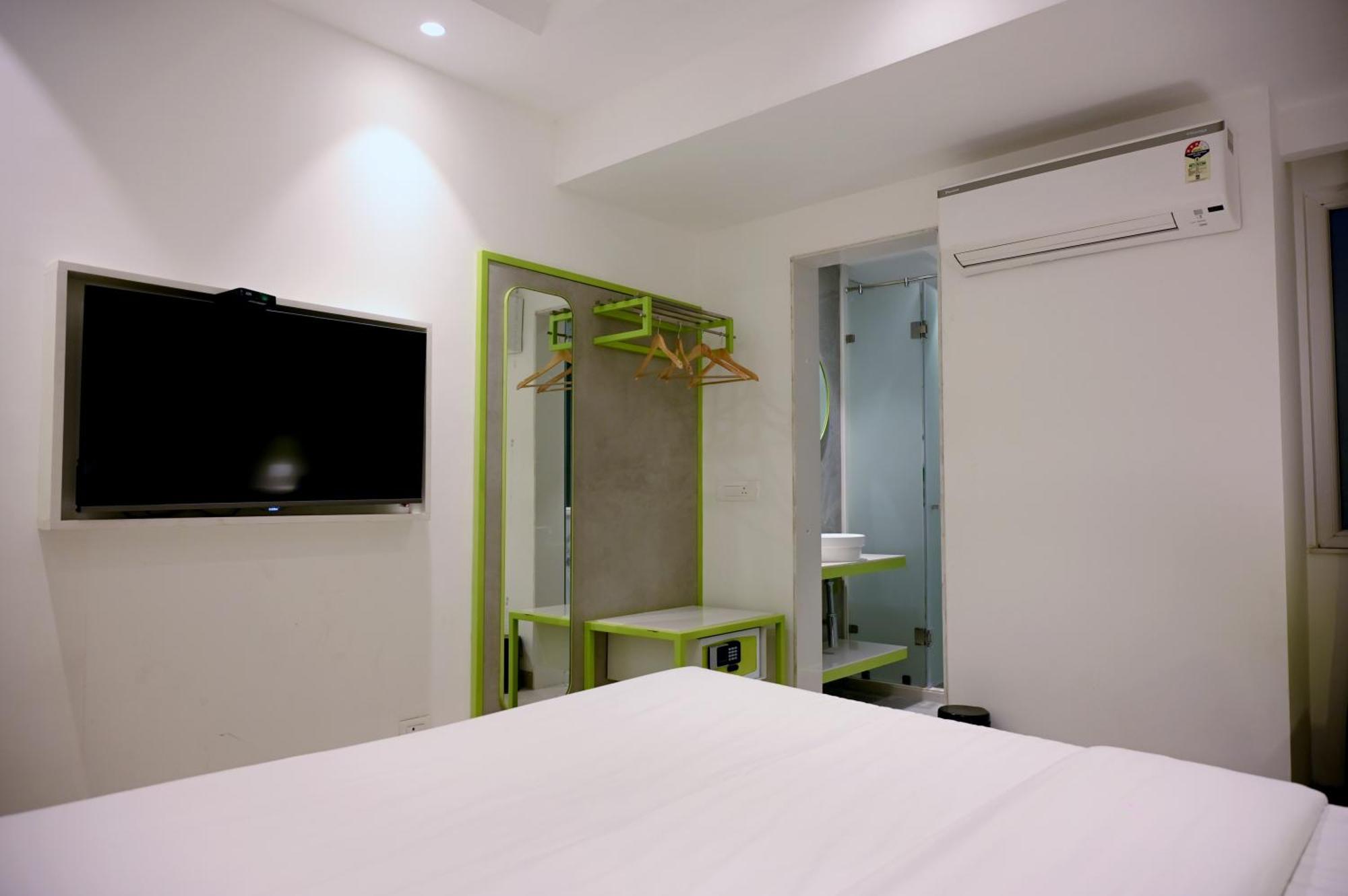 Hotel Le Roi Express Karol Bagh Delhi  Exterior photo