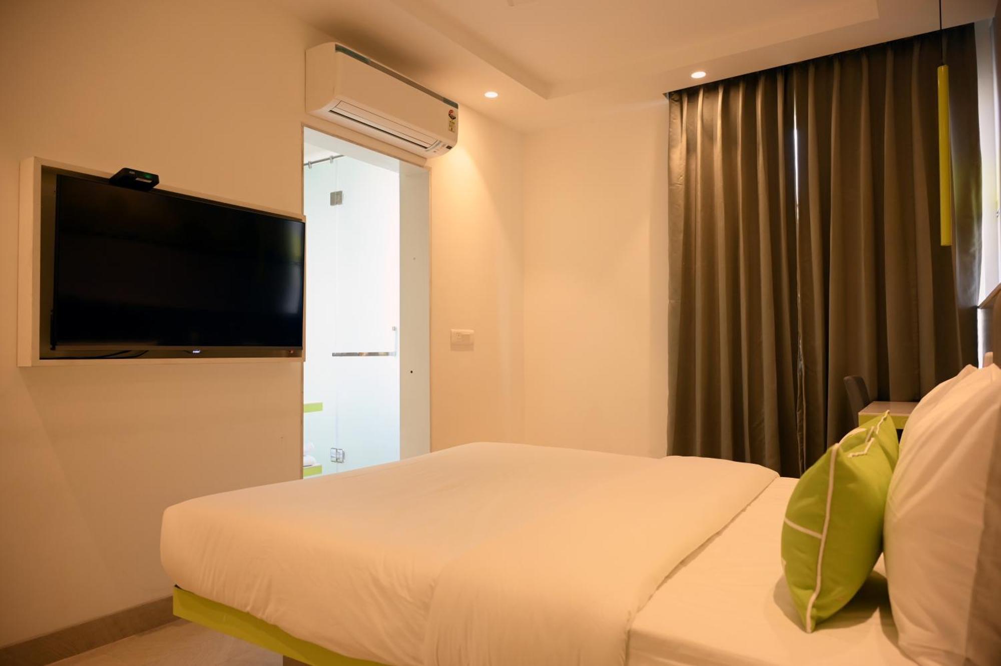 Hotel Le Roi Express Karol Bagh Delhi  Exterior photo