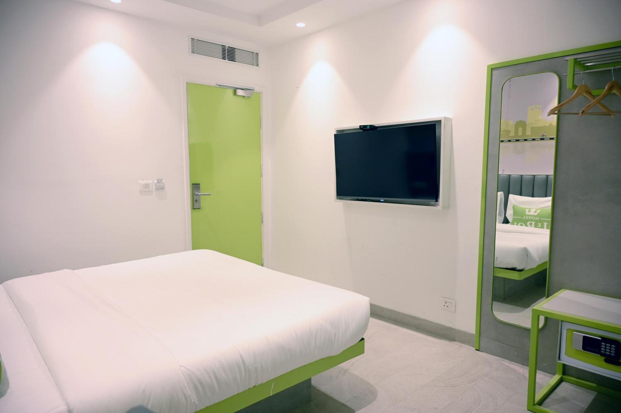 Hotel Le Roi Express Karol Bagh Delhi  Exterior photo